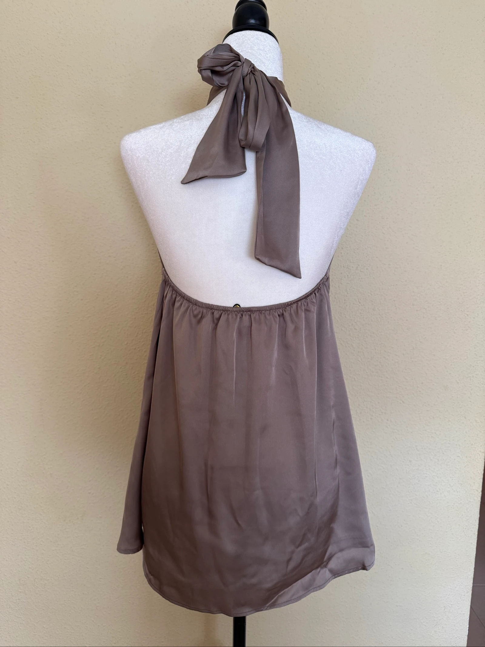Elegant champagnekleurige jurk – photo 4